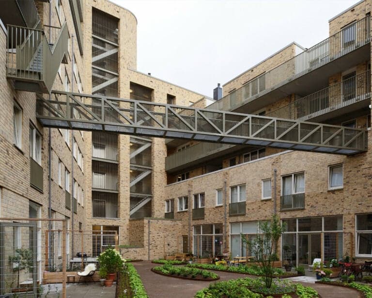 Smaragd residential complex by M3H Architects