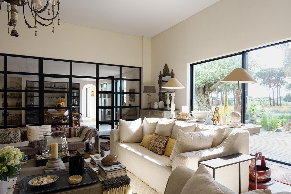 Living room with light upholstery and glazed partitions