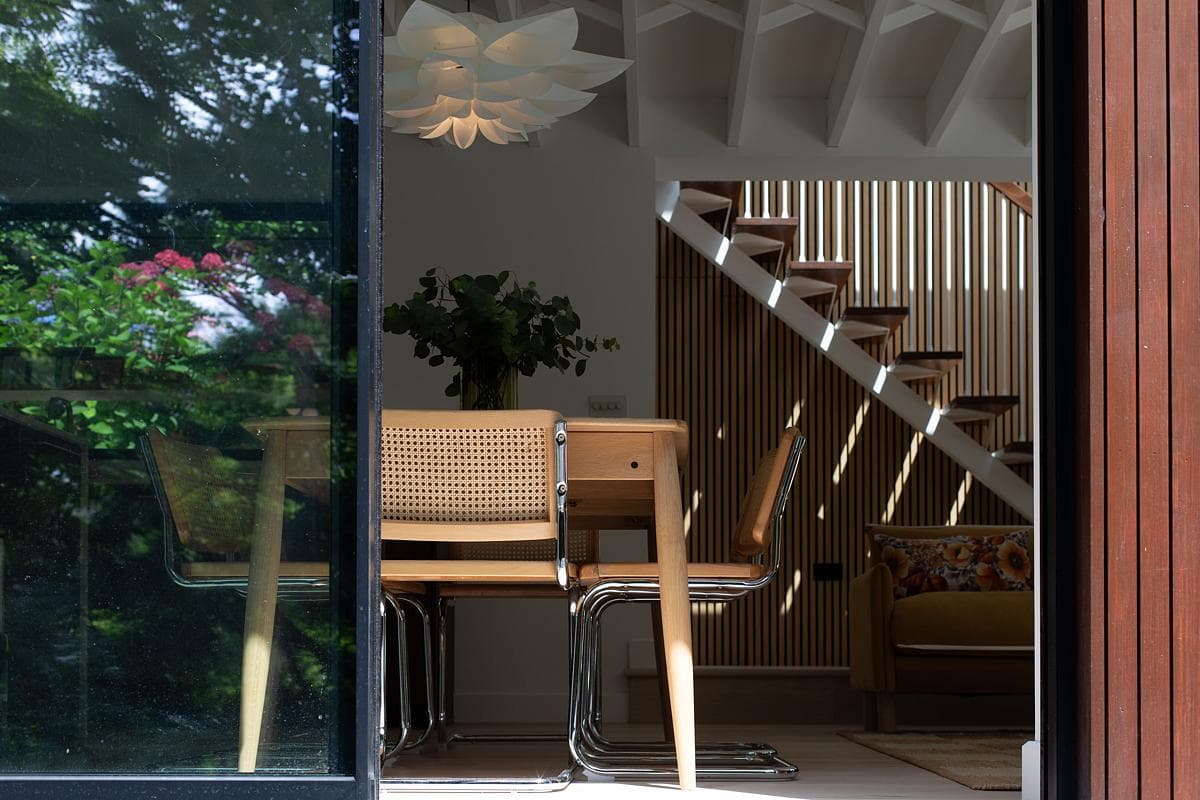 Glazing connects the dining space with the garden.