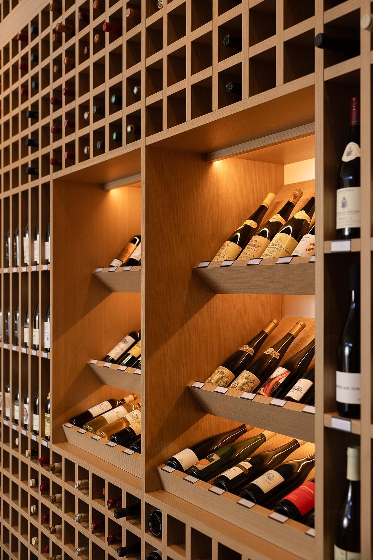 Illuminated display niches within the wine racks