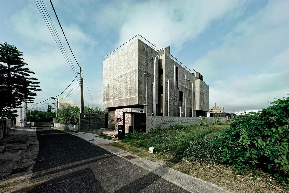 The concrete villa seen from the neighbouring street.
