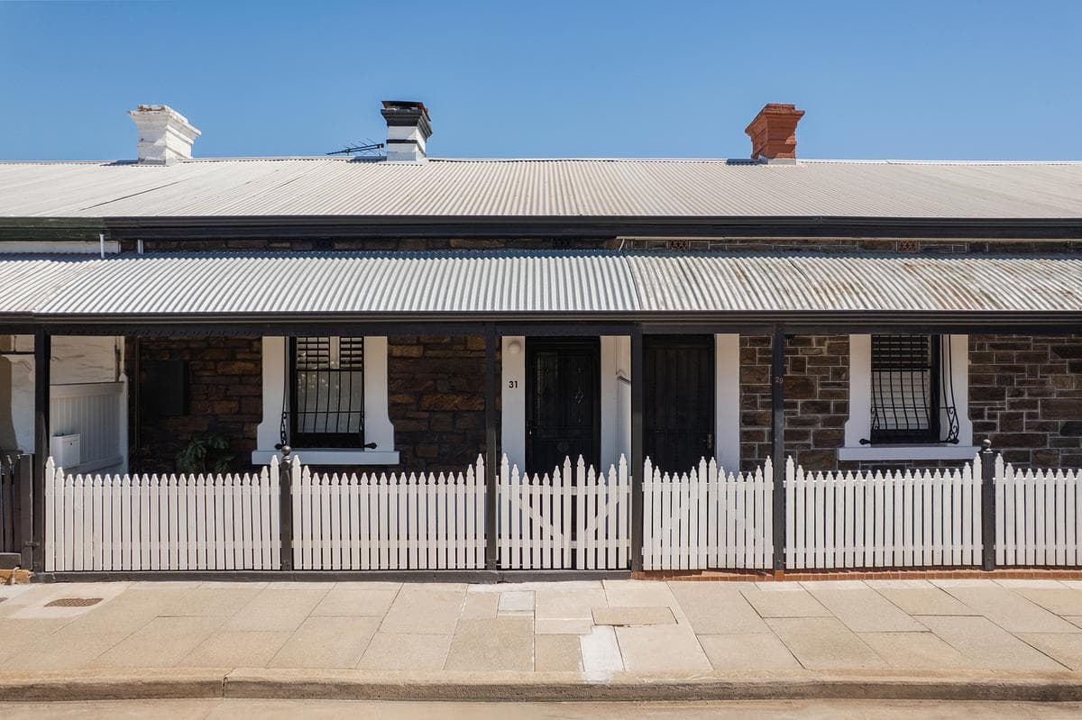 City Cottage: the retained stone frontage and verandah
