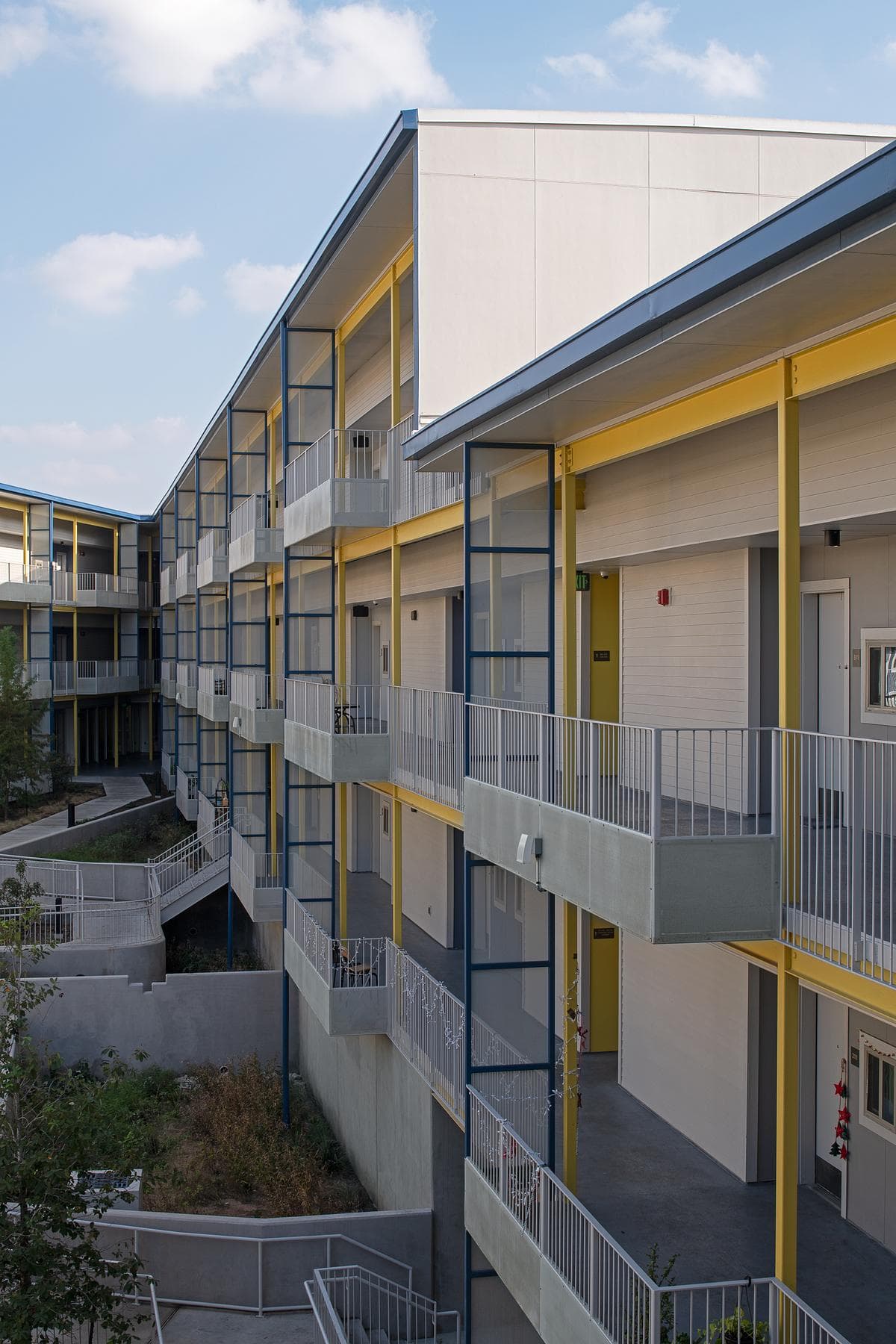 Upper-level circulation and projecting roof over the courtyard
