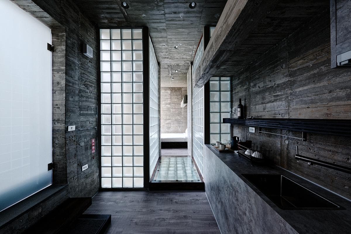 Guest washroom with a glass-block screen and concrete basin counter