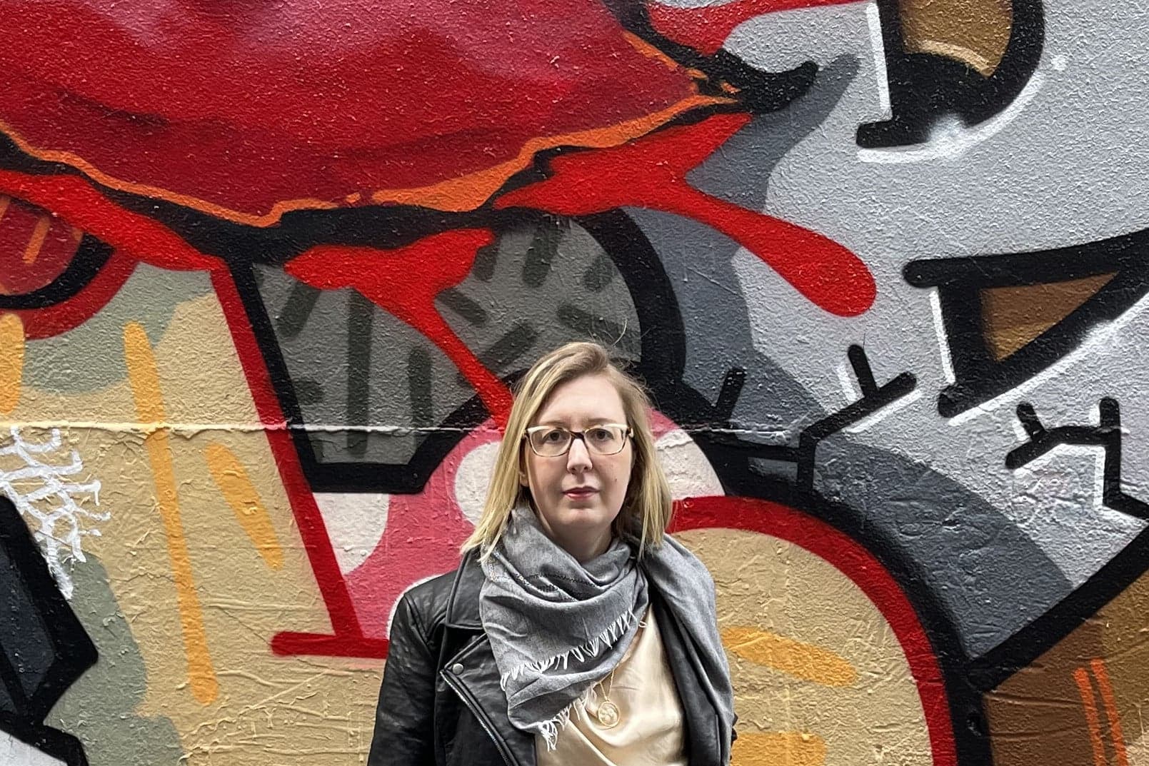Rebecca Antos: Urban style meets vibrant graffiti art.