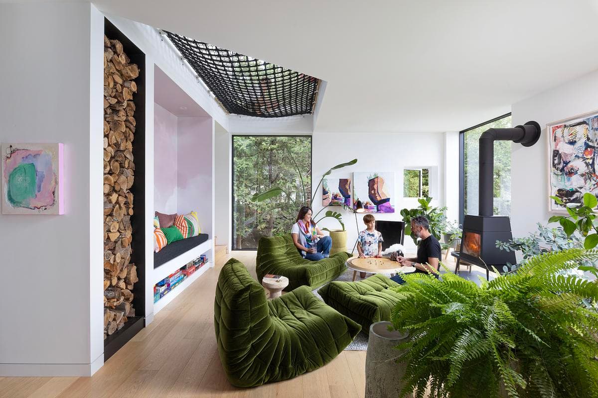 The family living space combines large windows, planting and a suspended net.