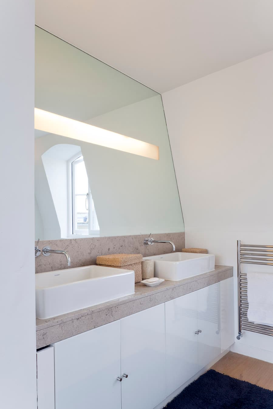 Double basins and marble surfaces in the rooftop bathroom