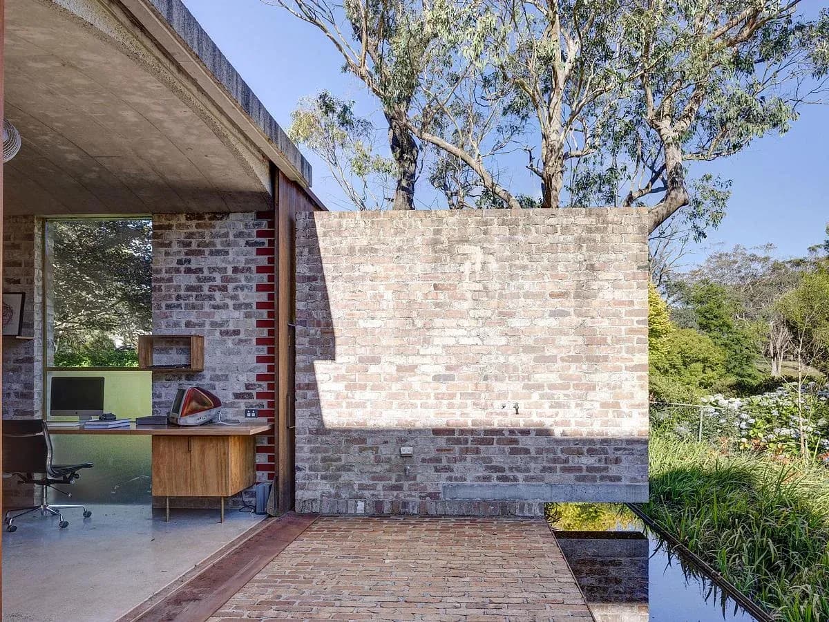 A glazed opening connects the house with its garden and water feature.