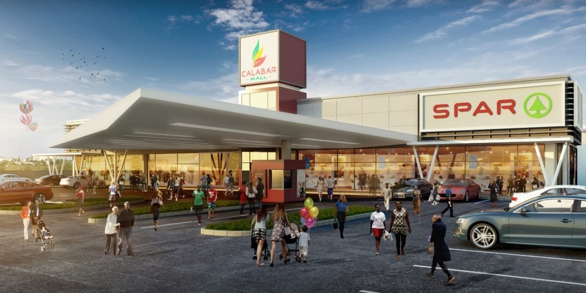 Visualisation: modern SPAR supermarket exterior with parking lot and shoppers on a clear day.