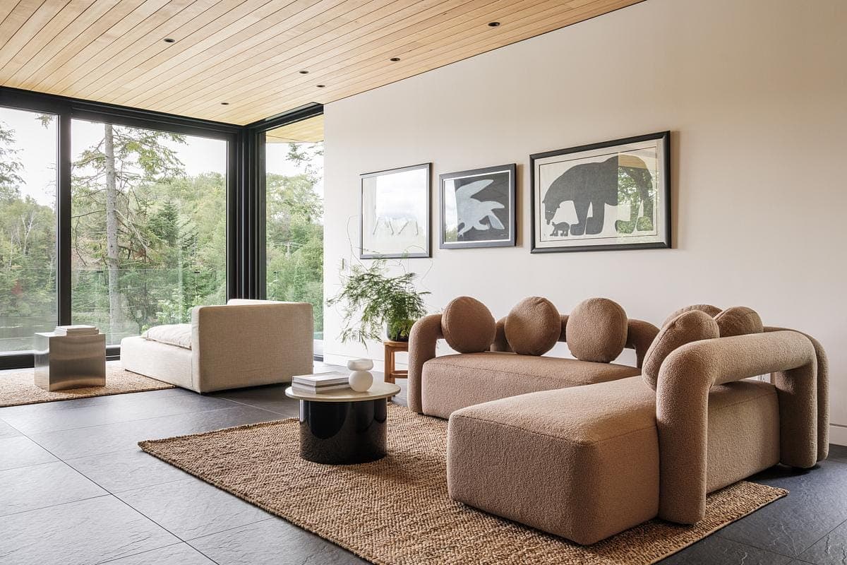 Stylish modern living room with natural light and elegant furnishings, perfect for relaxation.