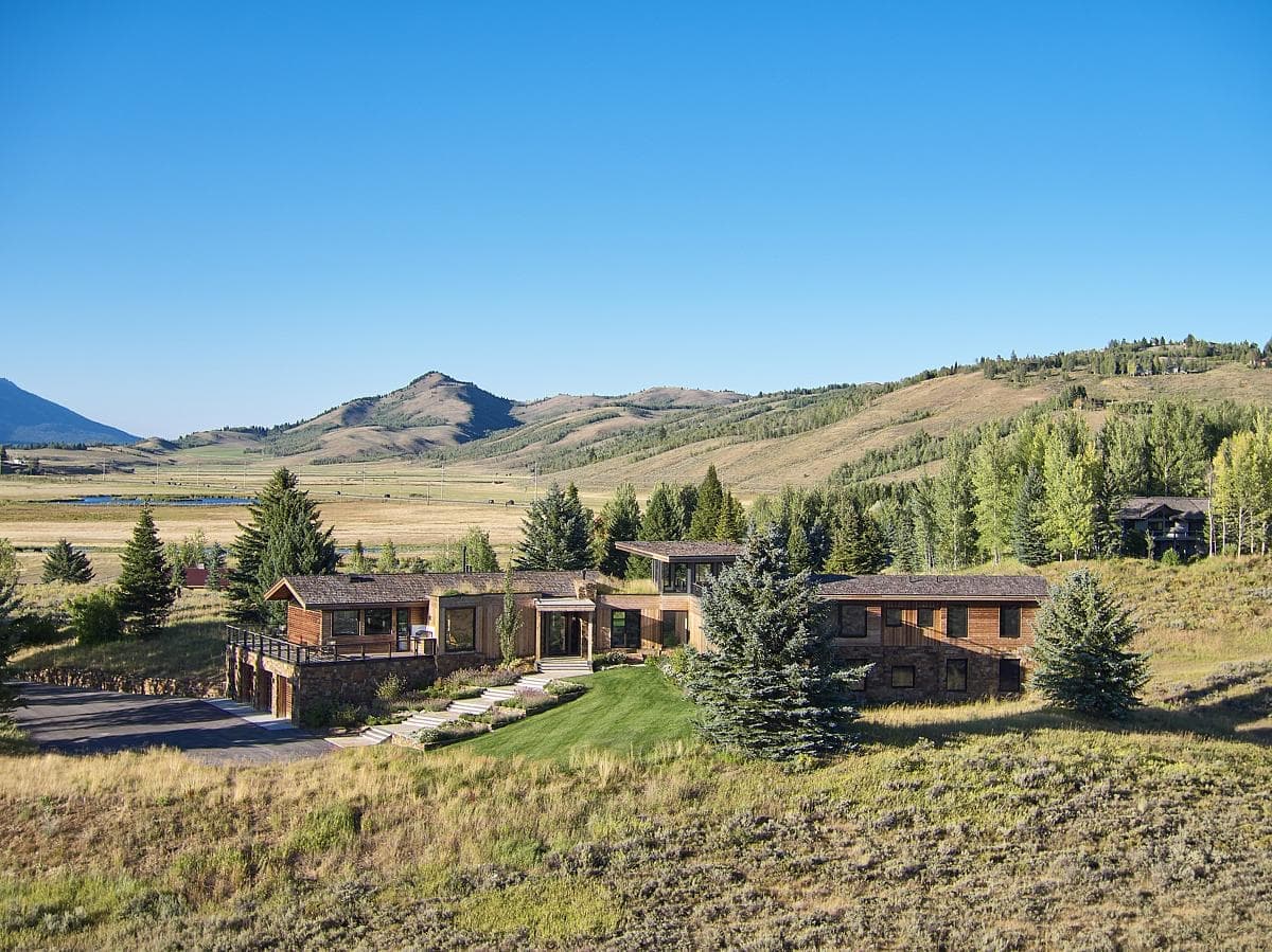 Contemporary home blending with nature in tranquil, rolling hills: a perfect retreat.
