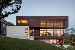 Modern Lodge waterfront house by KEM STUDIO, Weatherby Lake, Missouri