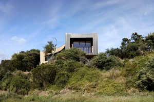 Modern hillside home blending architecture and nature with striking design and serene surroundings.