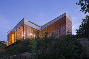 Cerrado House by Vazio S/A, rooftop pool overlooking the Serra da Moeda, Minas Gerais